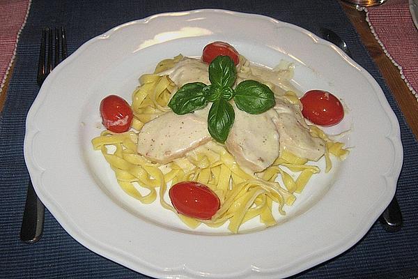 Pasta in Pesto Cream with Chicken Fillet