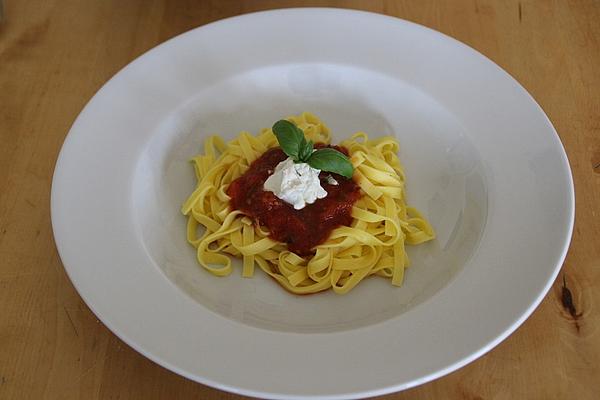 Pasta in Tomato Sauce with Cream Cheese in 10 Minutes