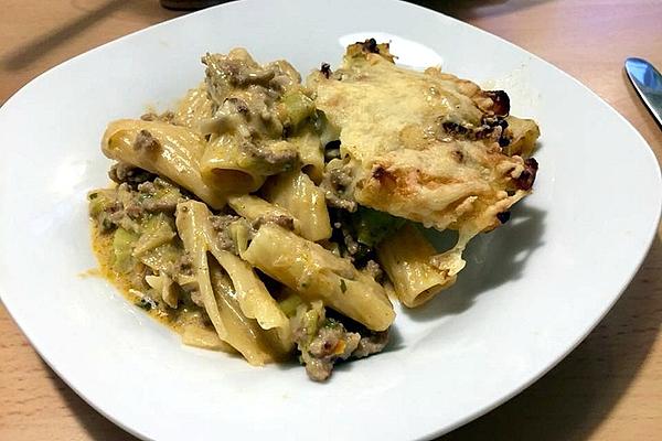 Pasta, Minced Meat and Leek Cheese Casserole