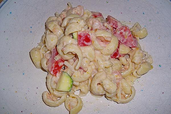Pasta Salad with Smoked Salmon and Apples