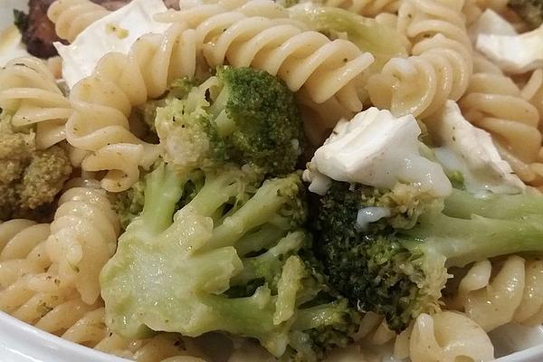 Pasta with Broccoli and Goat Cheese