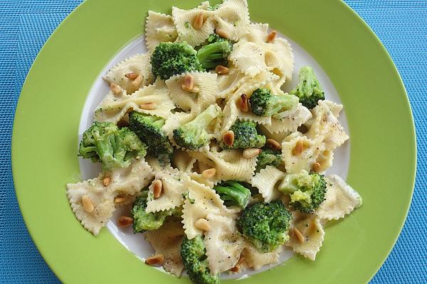 Pasta with Broccoli Cream Sauce