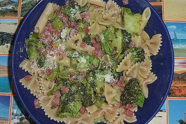Pasta with Broccoli Curry Sauce