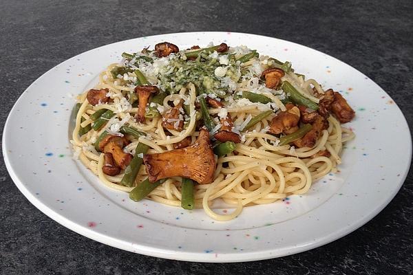 Pasta with Chanterelles and Green Beans