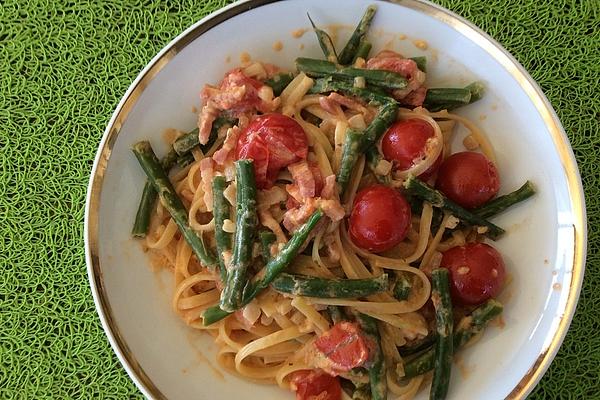 Pasta with Cherry Tomatoes, Green Beans and Bacon