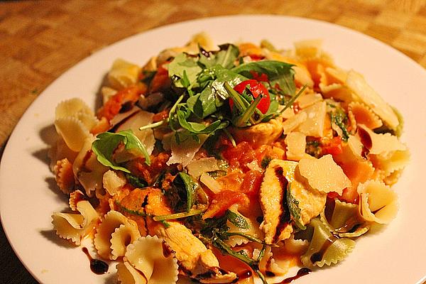 Pasta with Chicken, Creamy – Fresh Tomato Sauce and Rocket