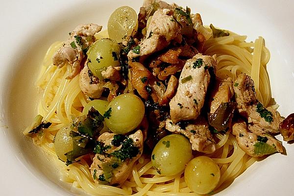 Pasta with Chicken, Grapes and Parsley