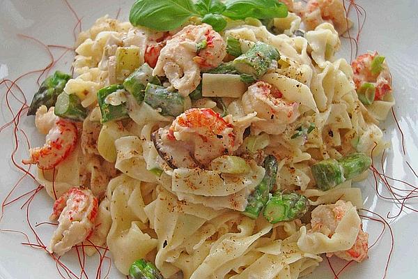 Pasta with Crab, Mushrooms and Asparagus in Tonka Cream