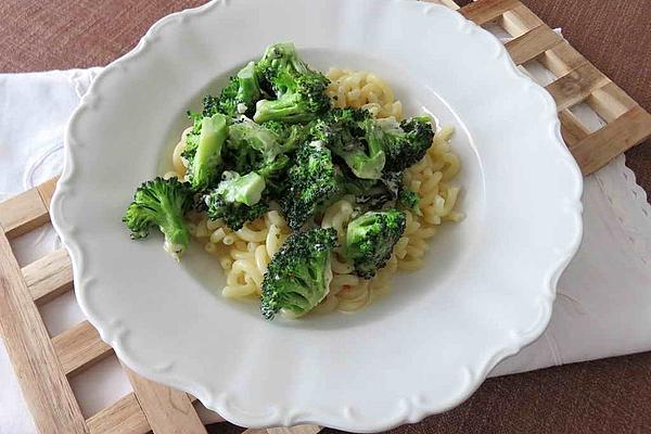Pasta with Fried Broccoli in Creamy Sauce