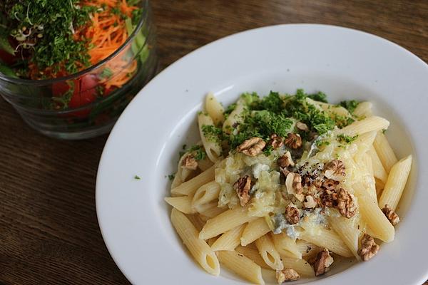 Pasta with Gorgonzola Walnut Sauce