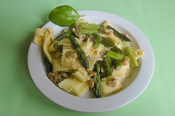 Pasta with Green Asparagus and Blue Cheese