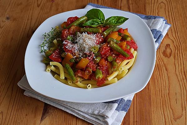 Pasta with Green Beans, Tomatoes and Peppers