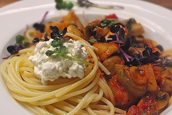 Pasta with Hot Pepper, Mushroom and Cottage Cheese Sauce