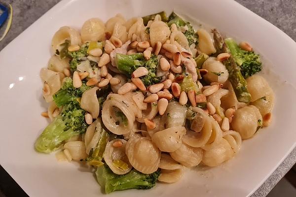 Pasta with Leek, Broccoli and Green Asparagus in White Wine and Orange Sauce