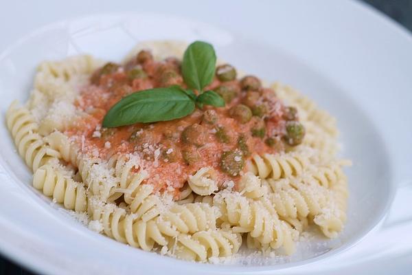Pasta with Mascarpone – Pea – Tomato Sauce