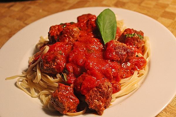 Pasta with Meatballs and Tomato Sauce