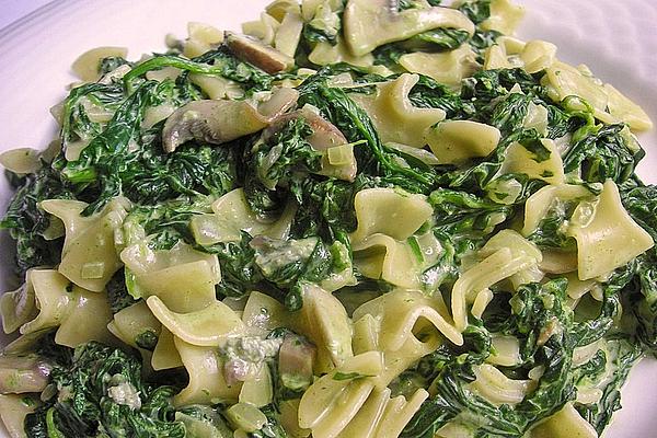Pasta with Mushroom, Spinach and Cheese Sauce