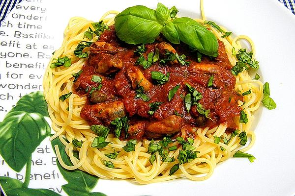 Pasta with Mussels in Tomato Sauce