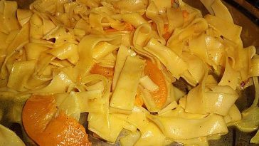 Pasta with Chicken and Peach Curry Sauce
