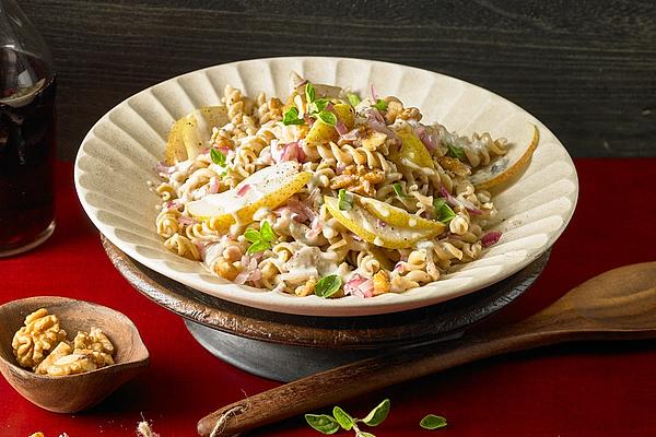 Pasta with Pear and Walnut Sauce