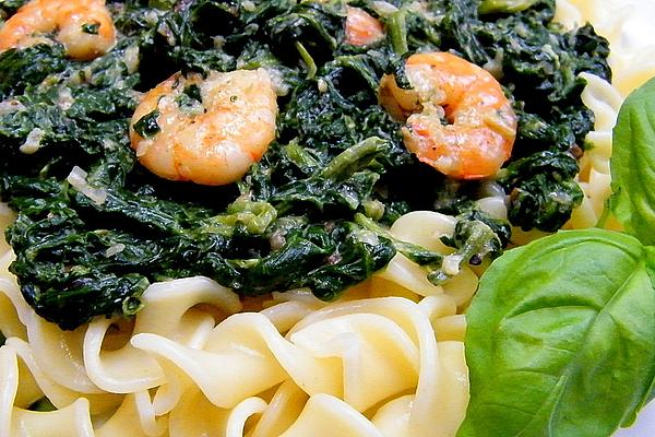 Pasta with Prawns in Spinach and Cream Cheese Sauce