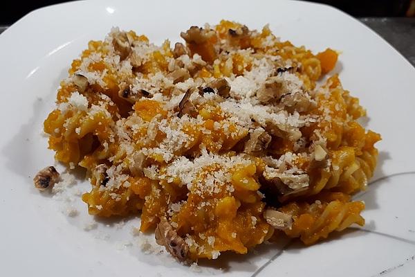 Pasta with Pumpkin Sauce and Walnuts