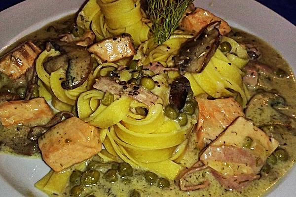Pasta with Salmon, Mushrooms and Ham in Cream Cheese Sauce