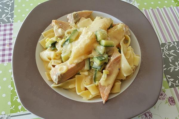 Pasta with Salmon Strips in Curry Cream