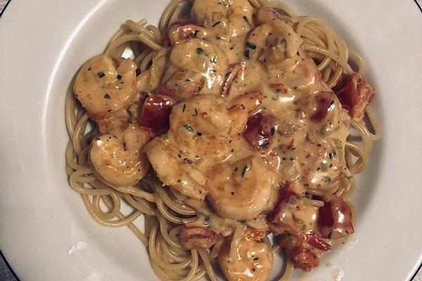 Pasta with Shrimp and Tomatoes in Cream Sauce