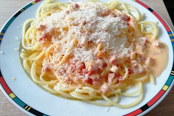 Pasta with Slightly Spicy Cream – Cheese Sauce