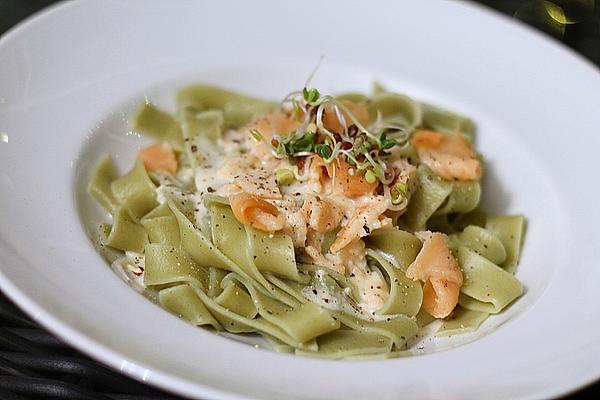 Pasta with Smoked Salmon and Goat Cheese