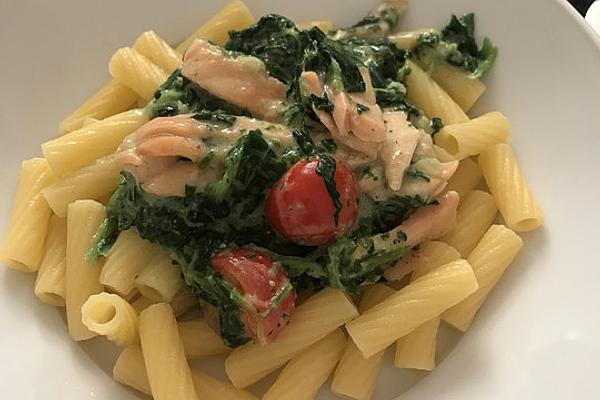 Pasta with Smoked Salmon and Spinach Leaves