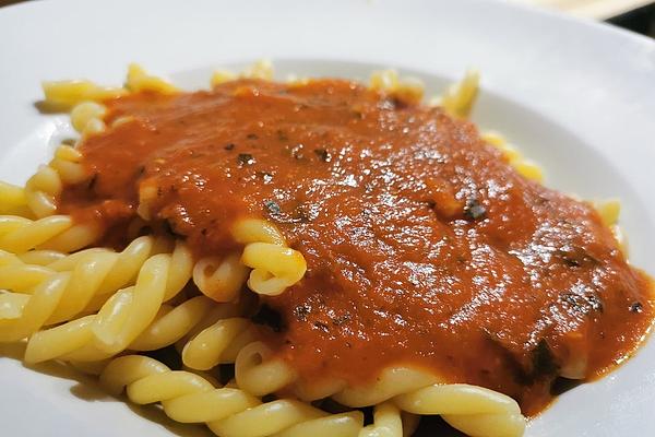 Pasta with Spicy Tomato Sauce
