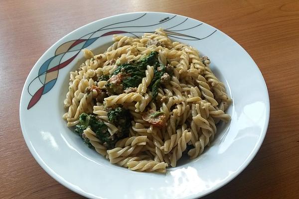 Pasta with Spinach and Mince Sauce