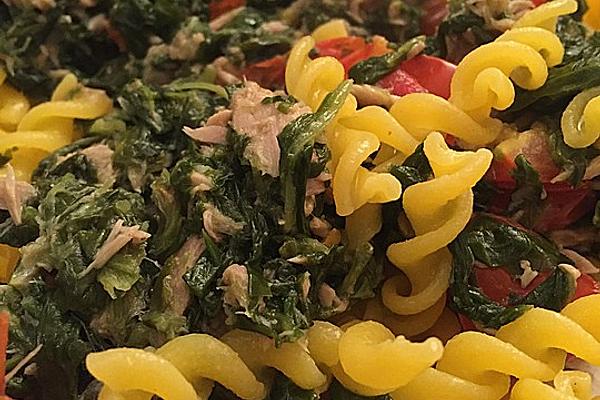 Pasta with Spinach and Tuna Sauce
