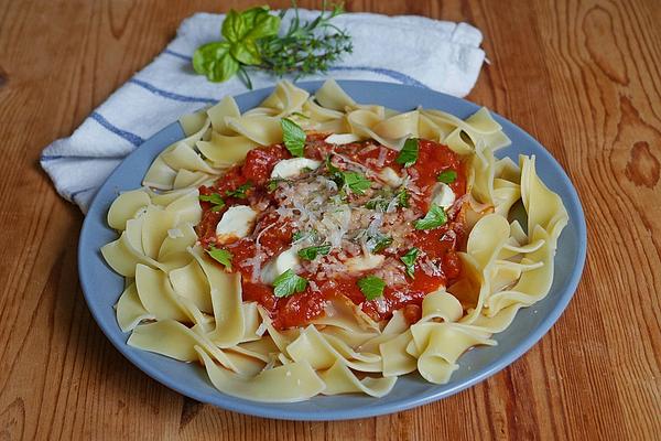 Pasta with Tomato – Mozzarella Sauce