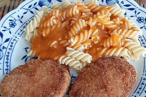 Pasta with Tomato Sauce and Jägerschnitzel