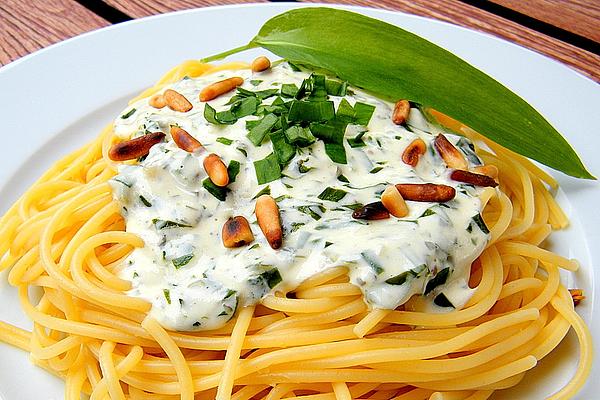 Pasta with Wild Garlic – Cream Cheese Sauce