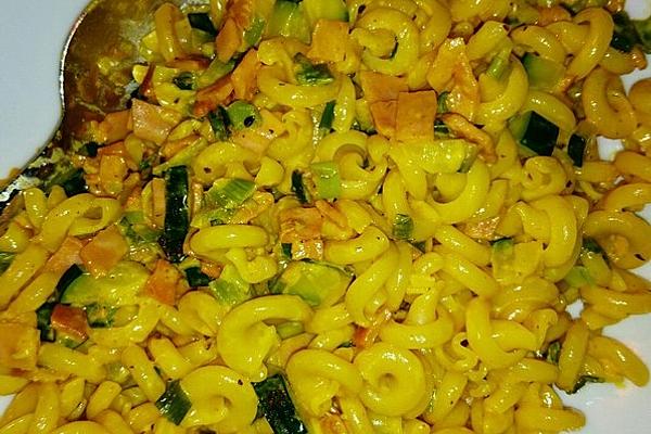 Pasta with Zucchini and Spring Onion Sauce