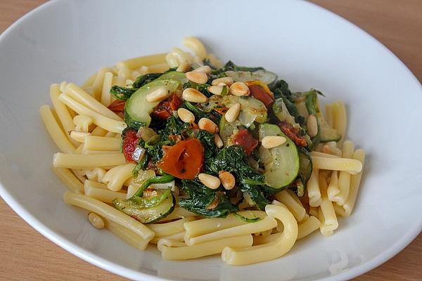 Pasta with Zucchini, Spinach and Sun-dried Tomatoes