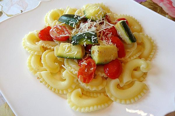 Penne Rigate with Zucchini and Tomato