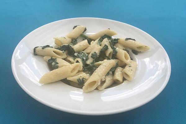 Penne with Baby Spinach in Gorgonzola and Walnut Sauce