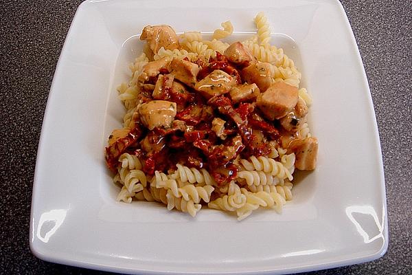 Penne with Sundried Tomatoes and Chicken