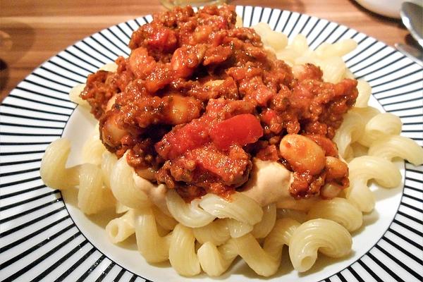 Penne with White Beans in Minced Meat Sauce