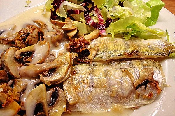 Pikeperch in Creamy Wine Sauce