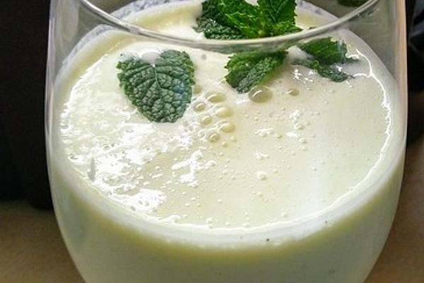 Pineapple and Mint Smoothie