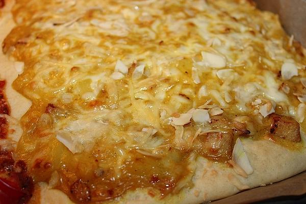 Pizza with Curry – Pineapple Sauce, Chicken and Almonds