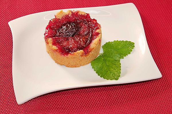 Plums – Cinnamon – Cream – Tartlets