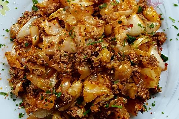 Pointed Cabbage and Minced Meat Pan