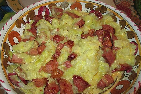 Pointed Cabbage Pan with Smoked Pork